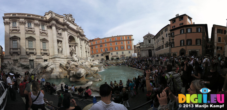 SX31351-69 Crowd at Trevi Fountain